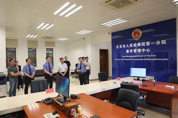 参观1案件管理中心.JPG 参观1案件管理中心.JPG